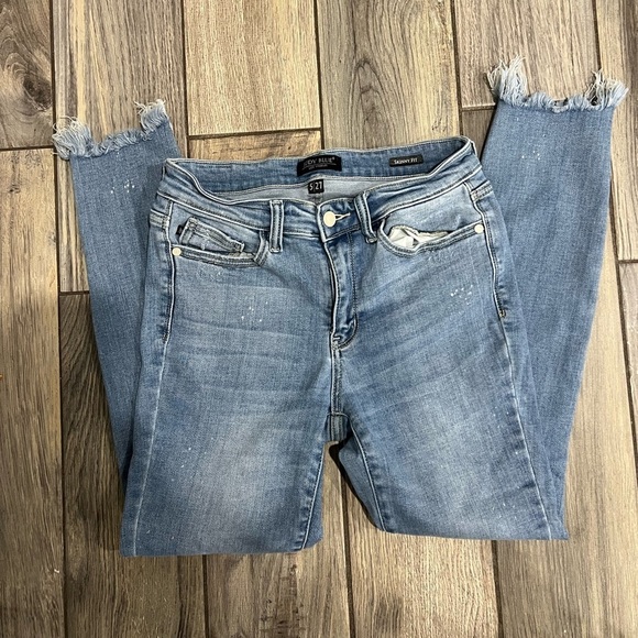 Judy Blue Denim - Judy Blue Skinny Fit Jeans Light Wash EUC Raw Hem Size 5 Stretchy Quality Jeans